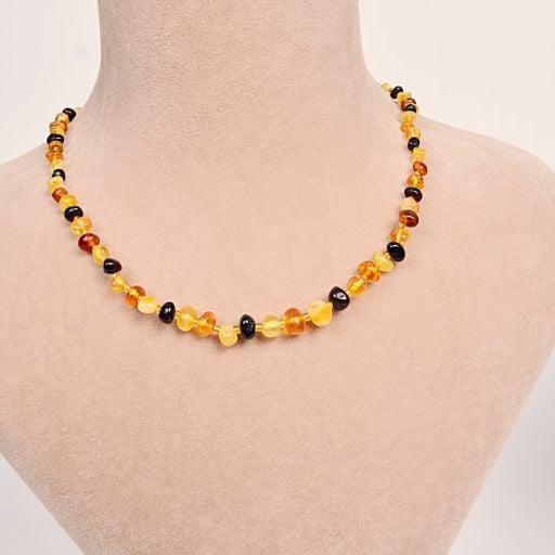 kehribar çocuk kolyeleri