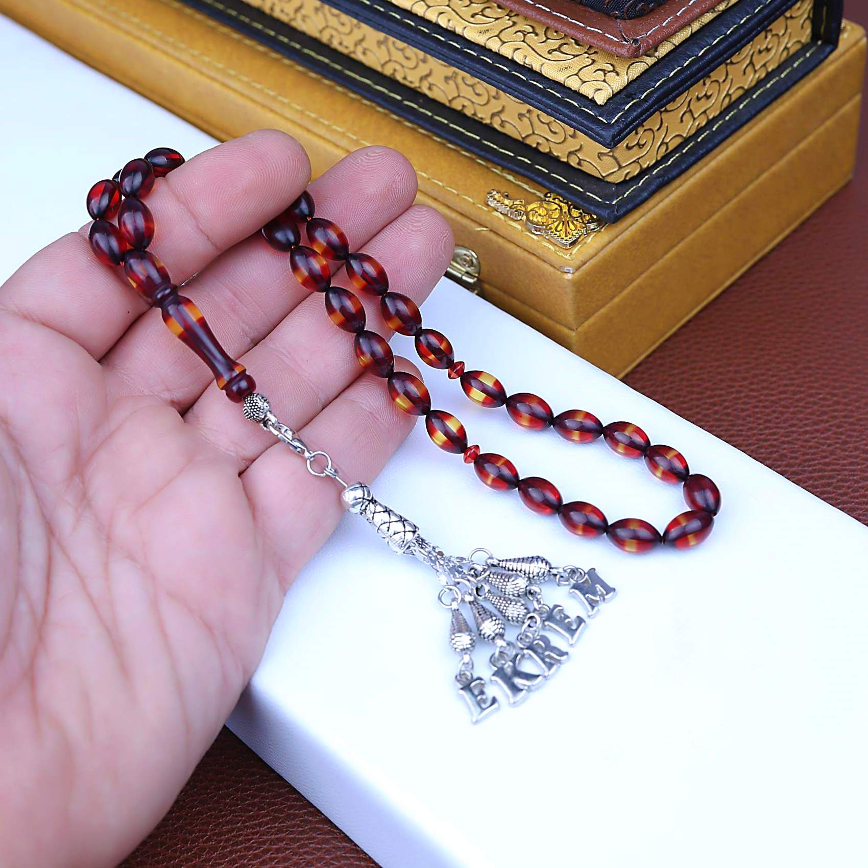 ÜÇ BOYUTLU SÜRMELİ İSİM PÜSKÜLLÜ TASARIM TESPİH