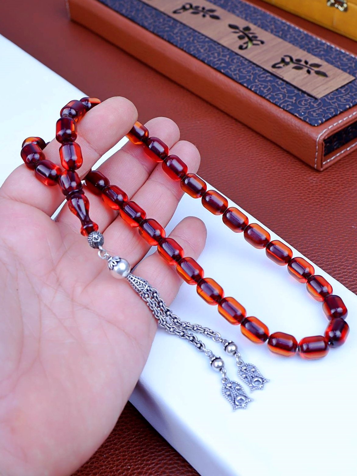 SIKMA KEHRİBAR  KİŞİYE ÖZEL GÜMÜŞ PÜSKÜLLÜ TASARIM TESPİH