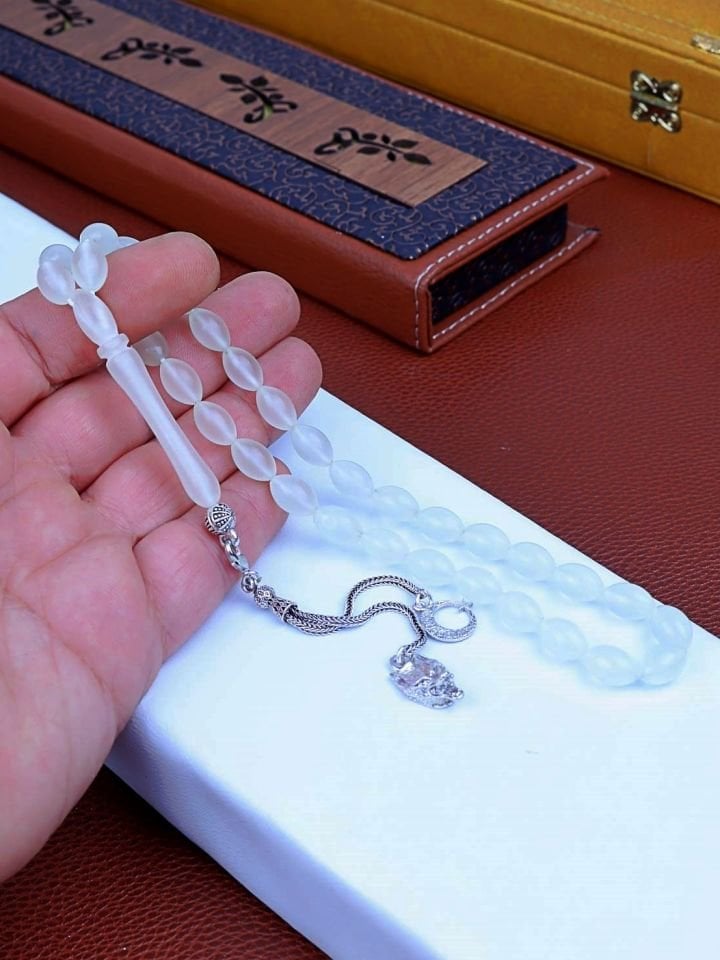 KARANLIKTA PARLAYAN GÜMÜŞ PÜSKÜLLÜ KEDİ GÖZÜ TESPİH