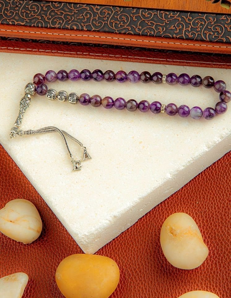 AMETİST TAŞI KİŞİYE ÖZEL TANELERİNE İSİM VE GÜMÜŞ İSİM PÜSKÜLLÜ TESPİH