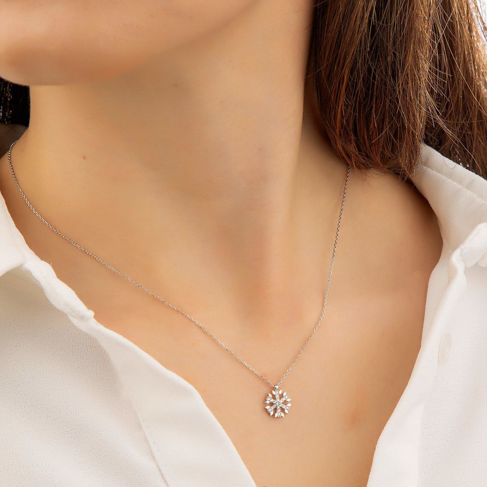 KAR TANESİ MODEL BAYAN GÜMÜŞ KOLYE