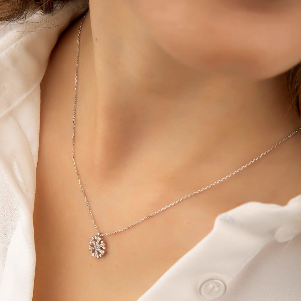 KAR TANESİ MODEL BAYAN GÜMÜŞ KOLYE