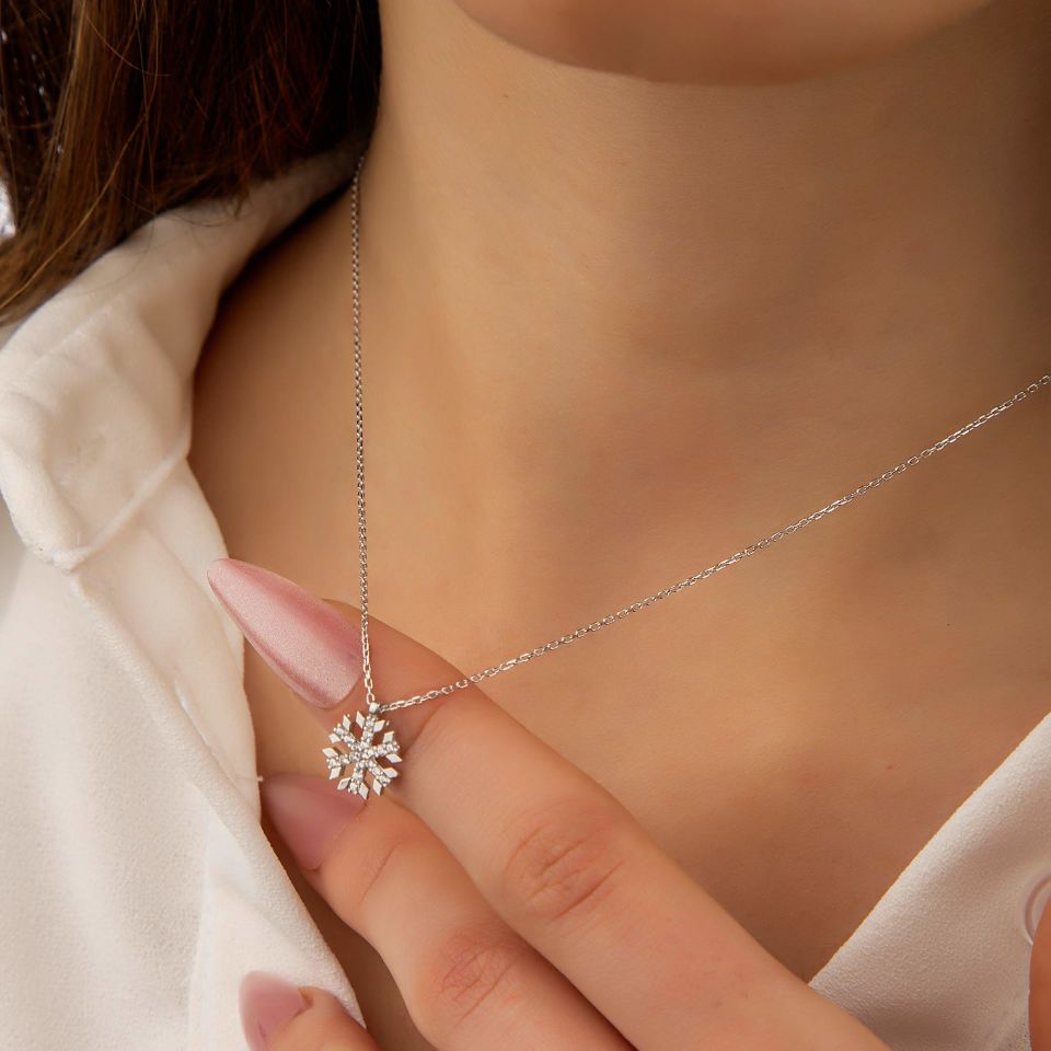 KAR TANESİ MODEL BAYAN GÜMÜŞ KOLYE