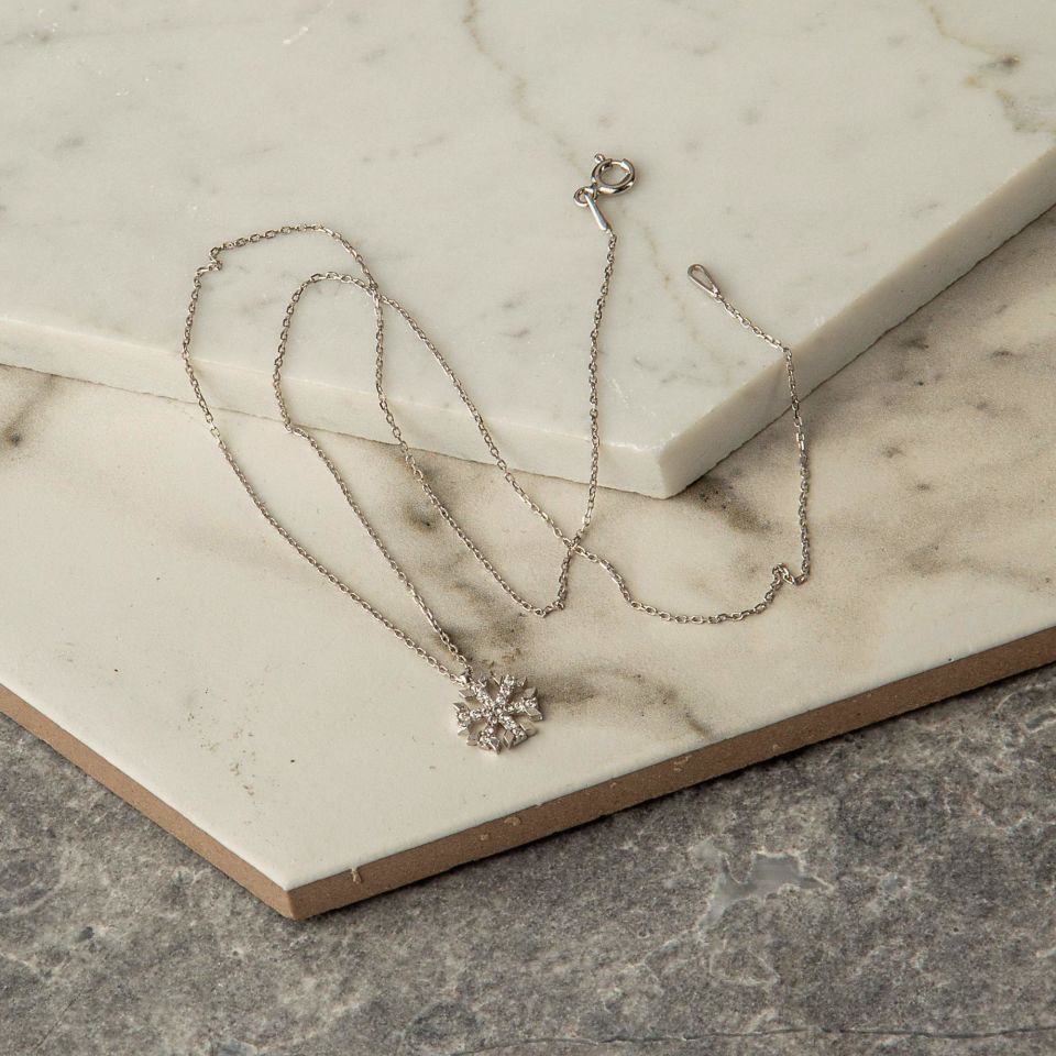 KAR TANESİ MODEL BAYAN GÜMÜŞ KOLYE