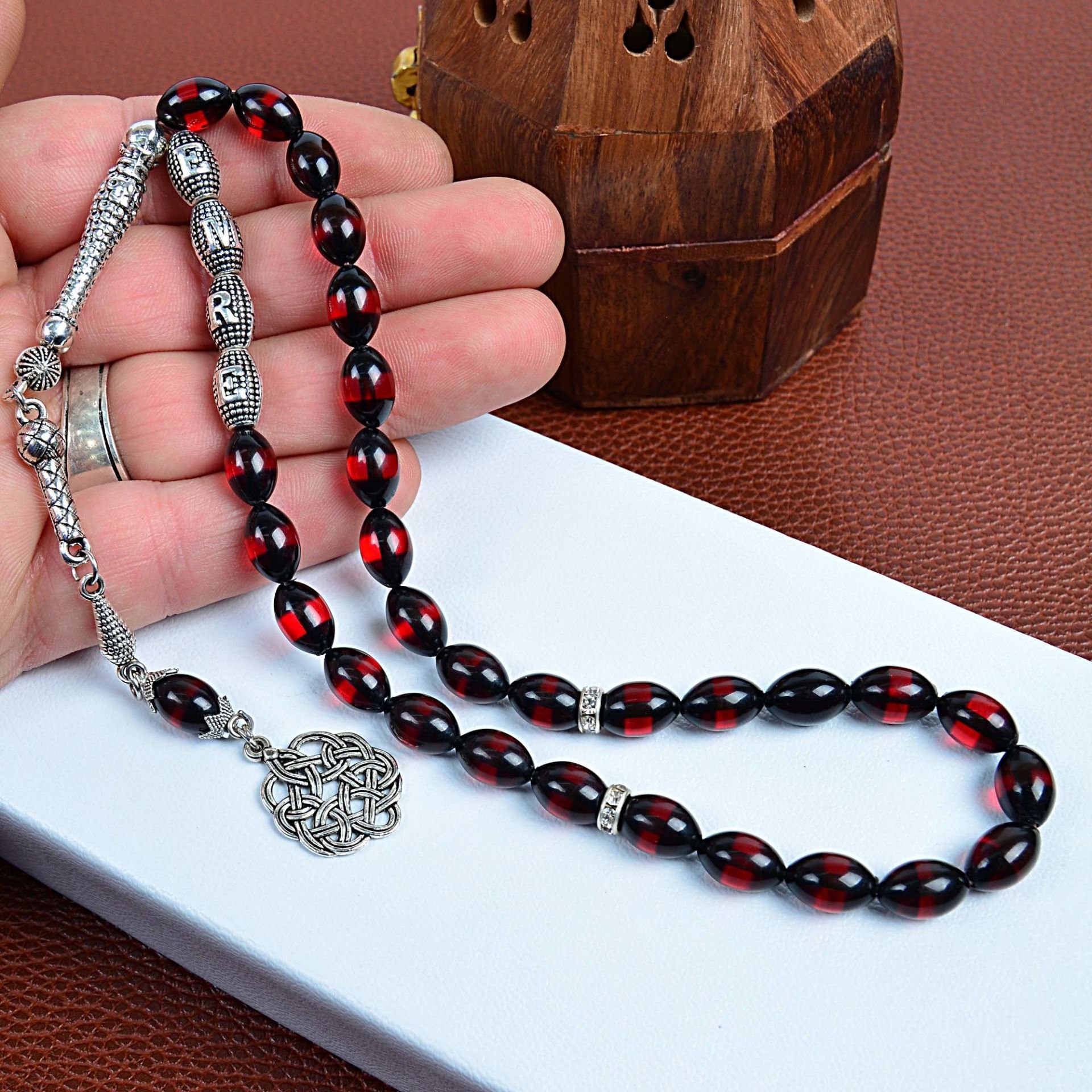 KİŞİYE ÖZEL İSİMLİ KIRMIZI SÜRMELİ KEHRİBAR TESPİH