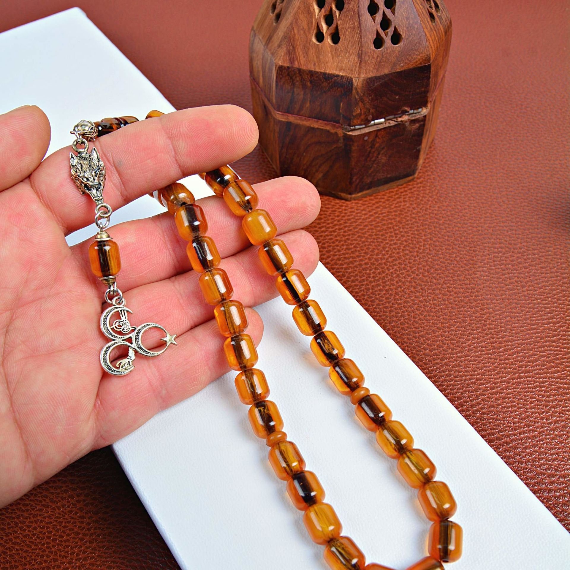 GÜMÜŞ KURTBAŞI VE ÜÇHİLAL PÜSKÜLLÜ SIKMA KEHRİBAR