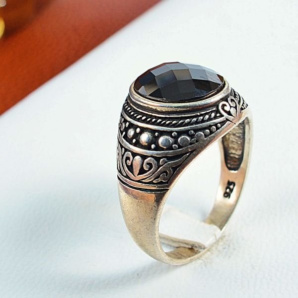 SİYAH TAŞLI ZARİF GÜMÜŞ ERKEK YÜZÜĞÜ