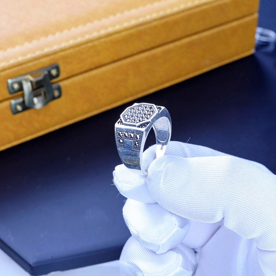 ZİRKON TAŞLI 925 AYAR GÜMÜŞ YÜZÜK 38